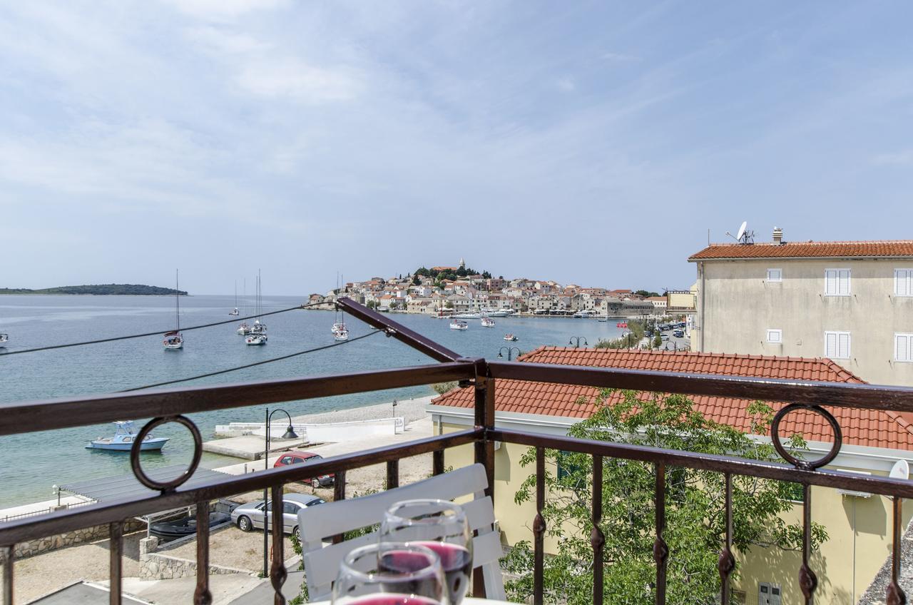 Apartment Mira Примоштен Екстер'єр фото